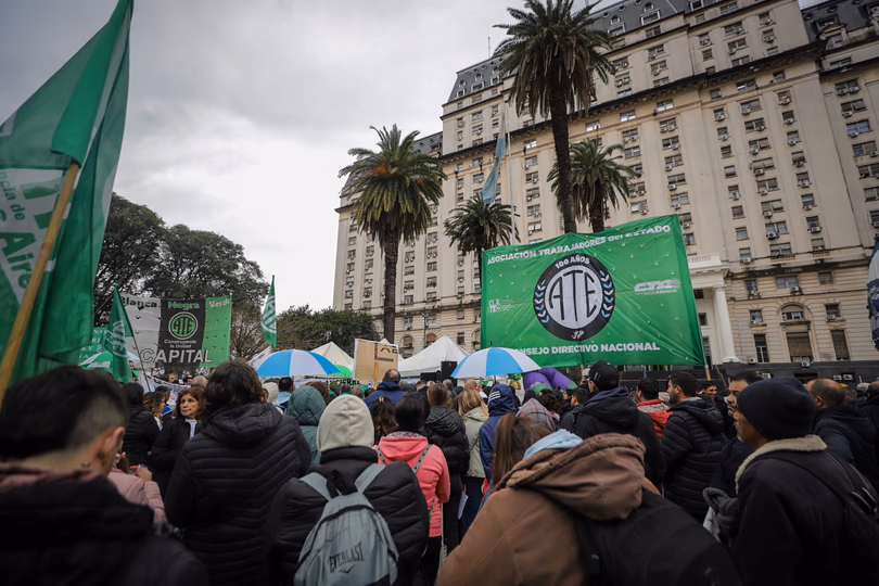 ATE march&oacute; al Ministerio de Defensa por el reclamo salarial de militares y personal de las Fuerzas Armadas